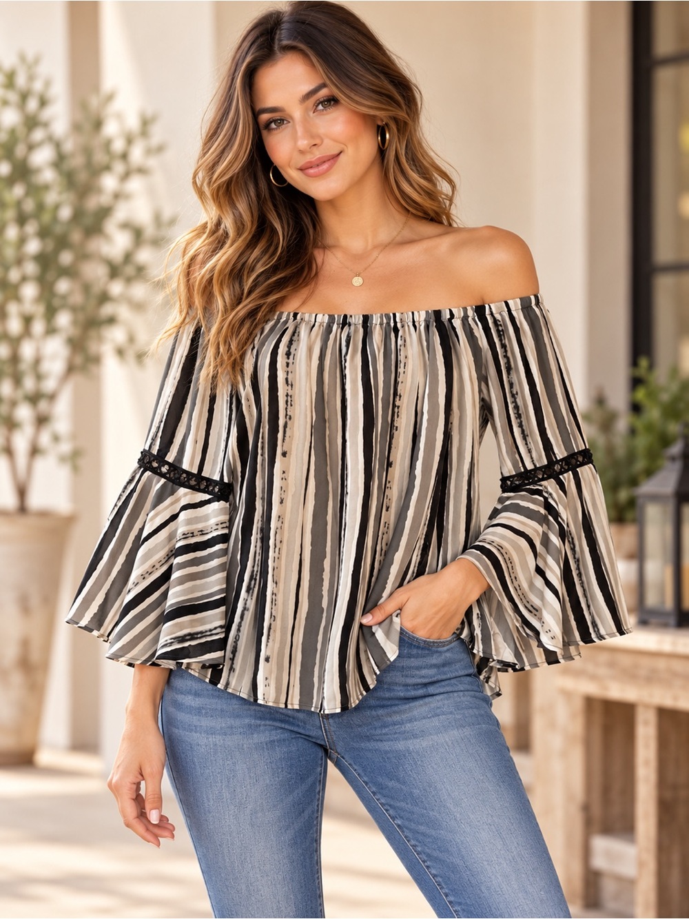Ariella Shoulder Bell Sleeve Top - Black & Cream Size Large